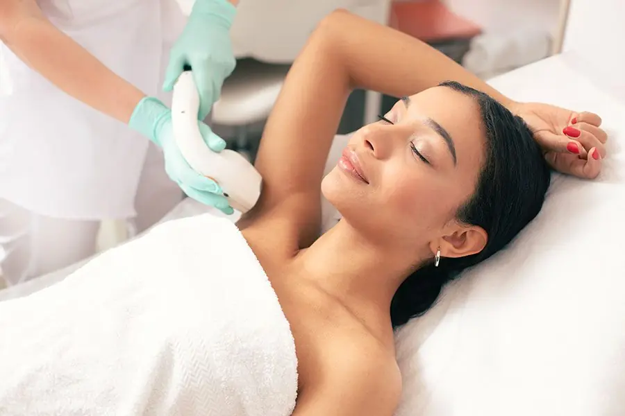 Triple Wavelength LHR at Skinholic Aesthetics & Laser, consultation