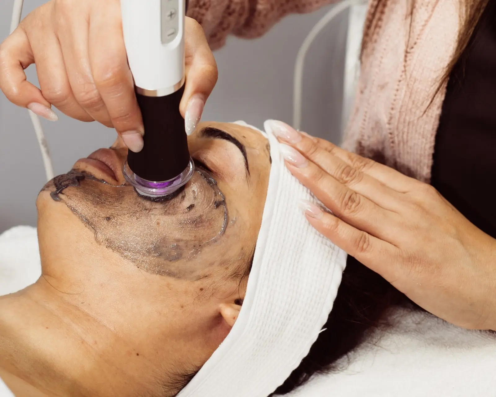 Device treatments in progress at Skinholic Aesthetics & Laser.