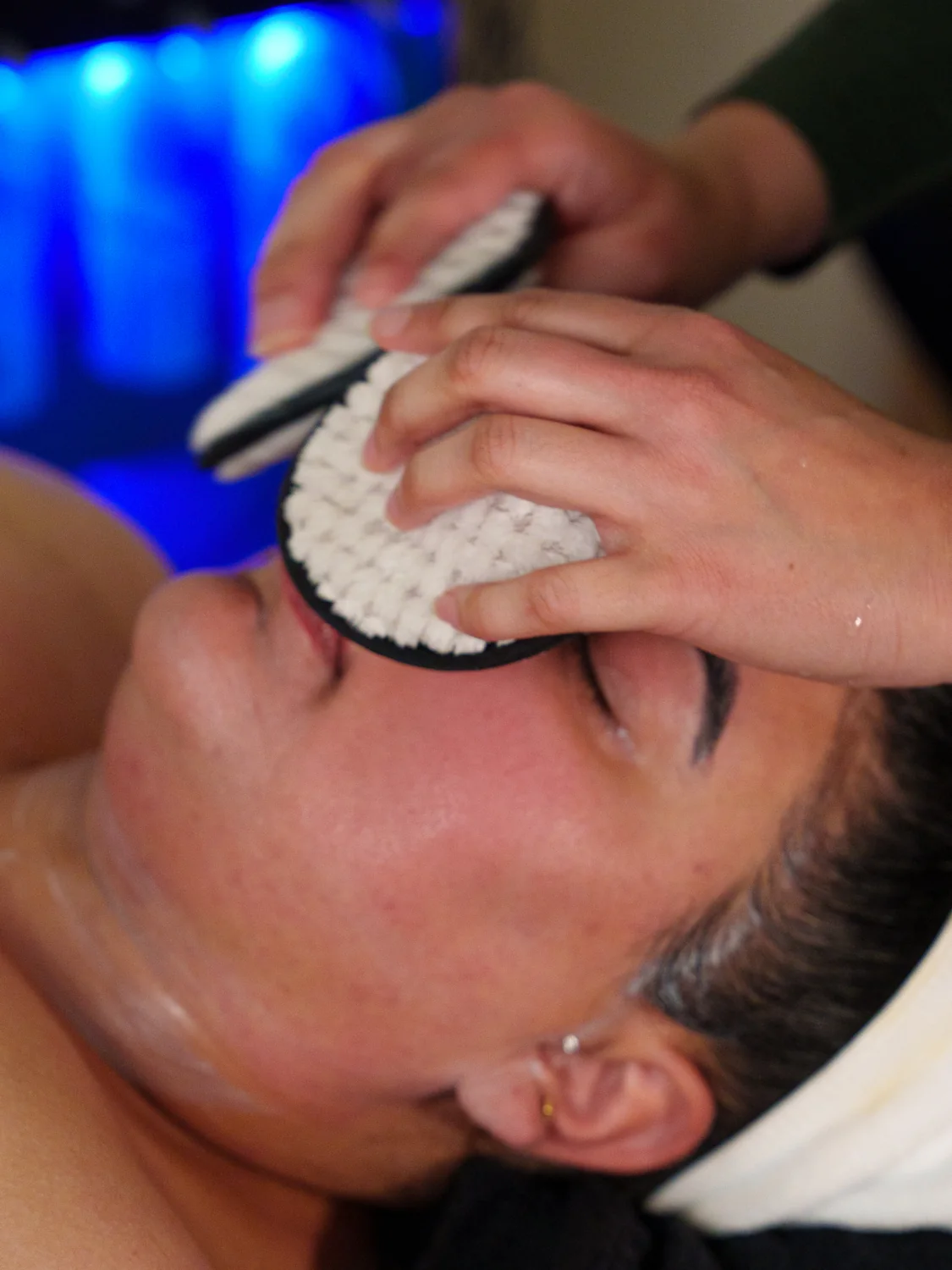 A HydraFacial in progress at Skinholic Aesthetics & Laser.